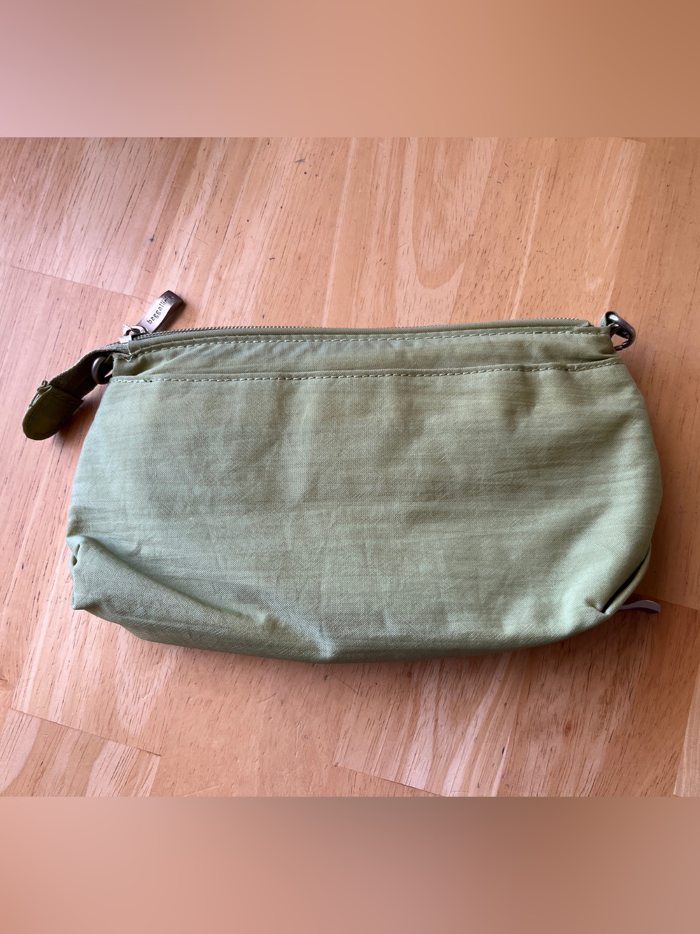 Used Baggallini wristlet **Please read description** - Picture 2 of 7